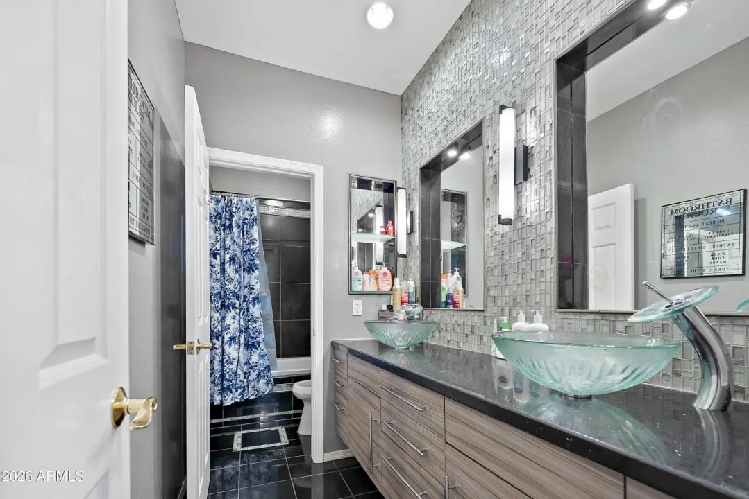 Real Estate Picture 18