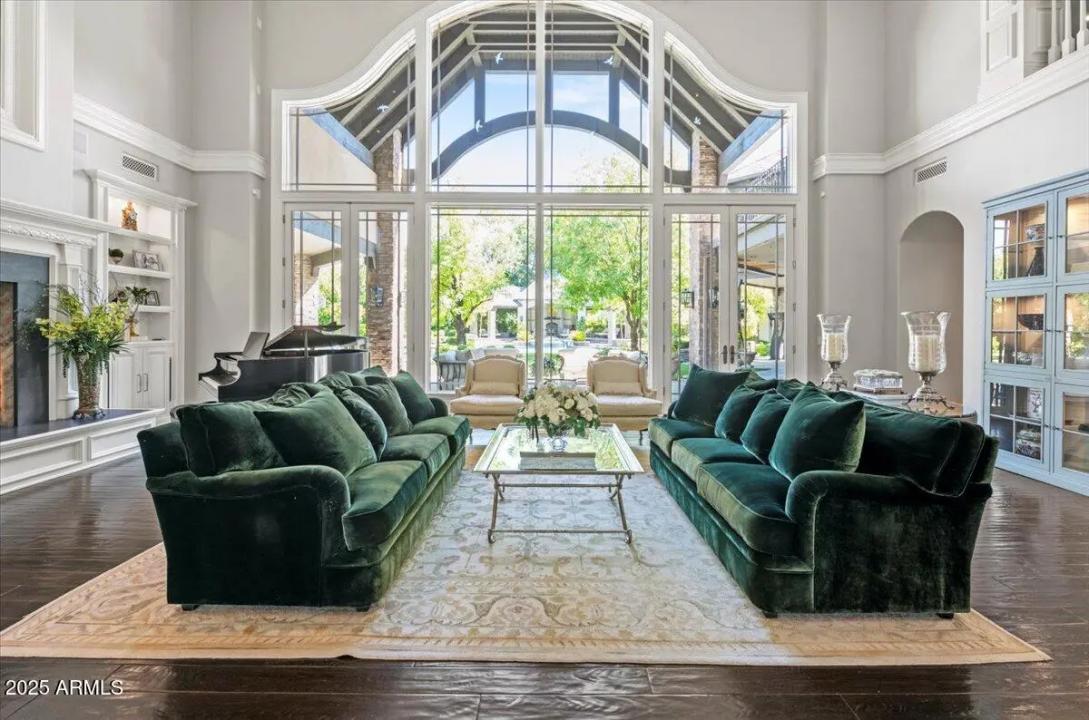 Real Estate Picture 8