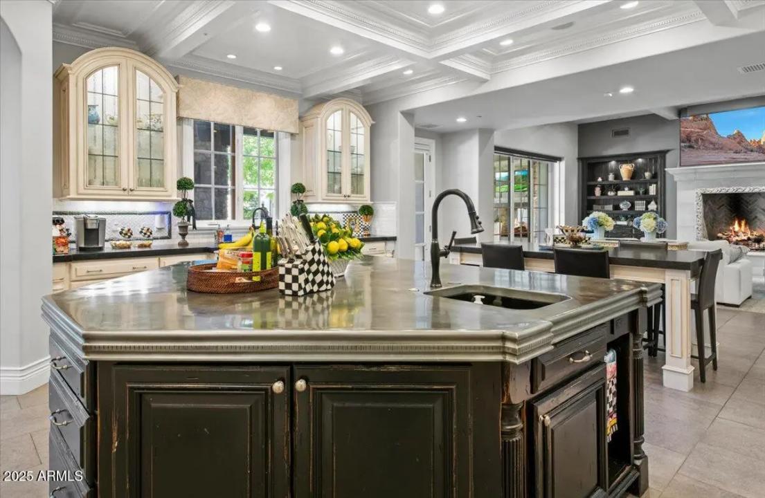 Real Estate Picture 12