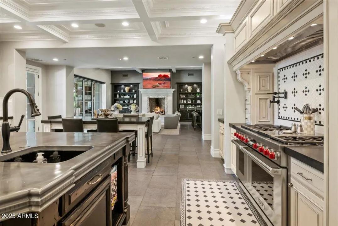 Real Estate Picture 13