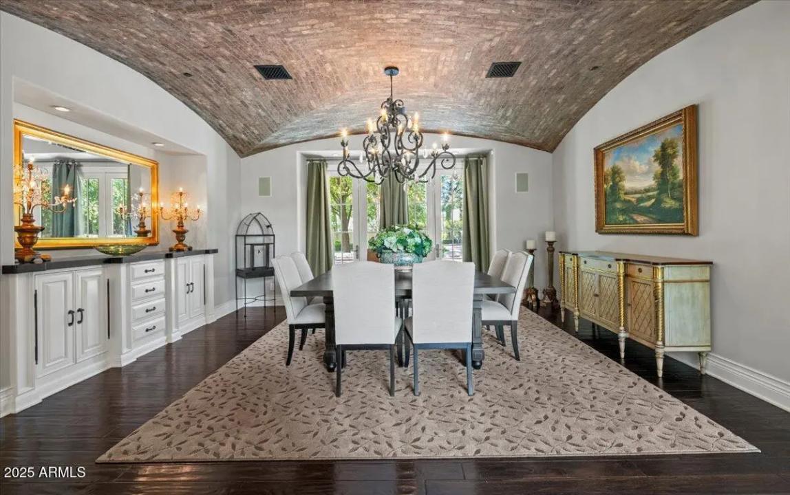 Real Estate Picture 15