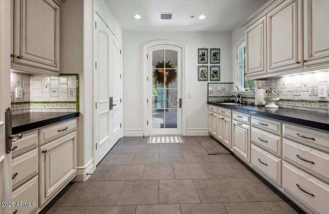 Real Estate Picture 50