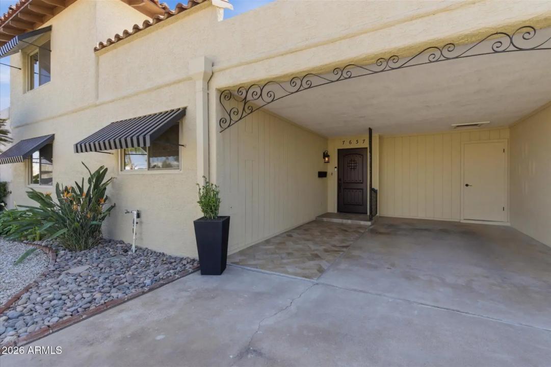 Real Estate Picture 4