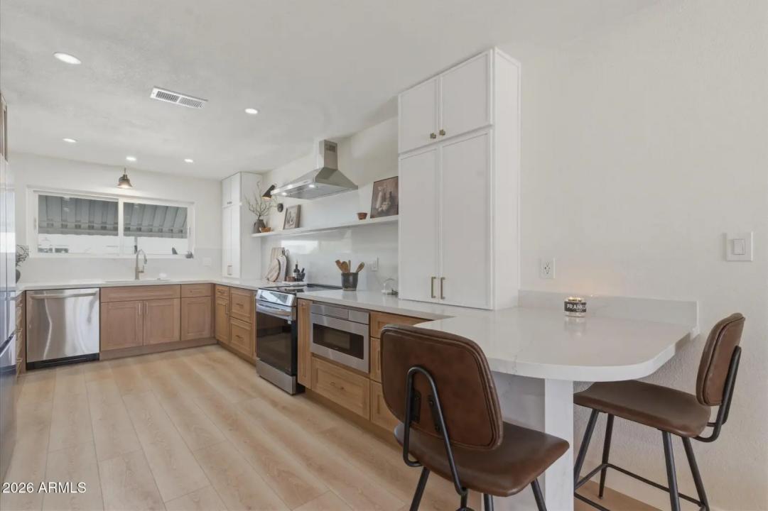 Real Estate Picture 9