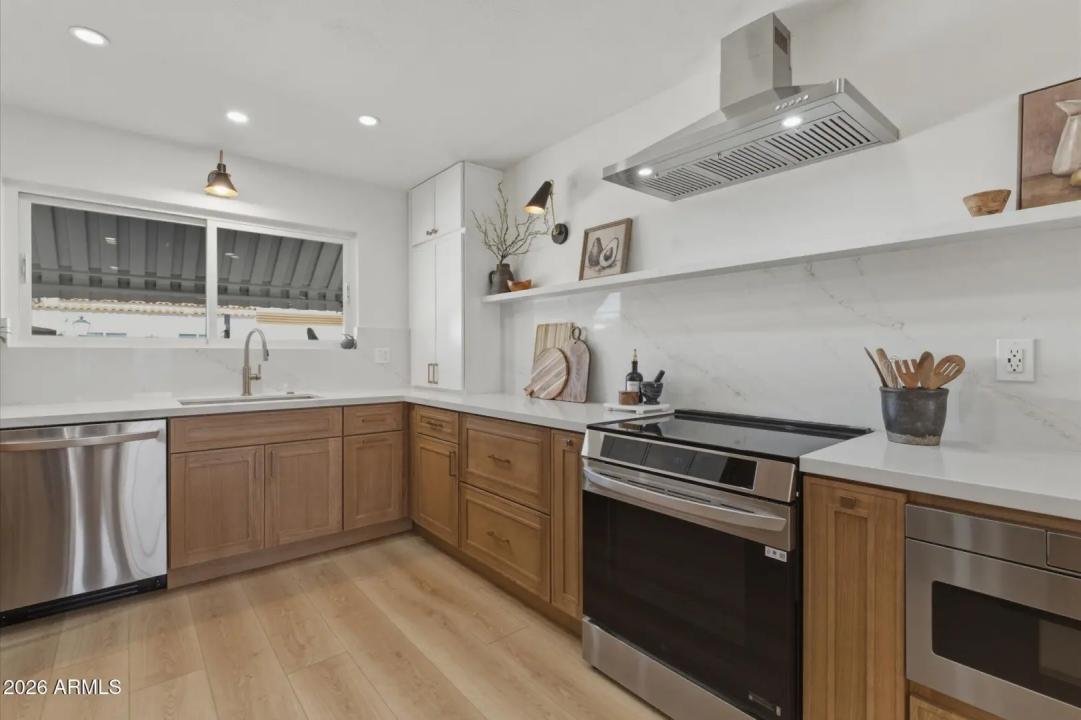 Real Estate Picture 13