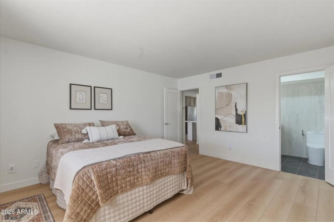 Real Estate Picture 16