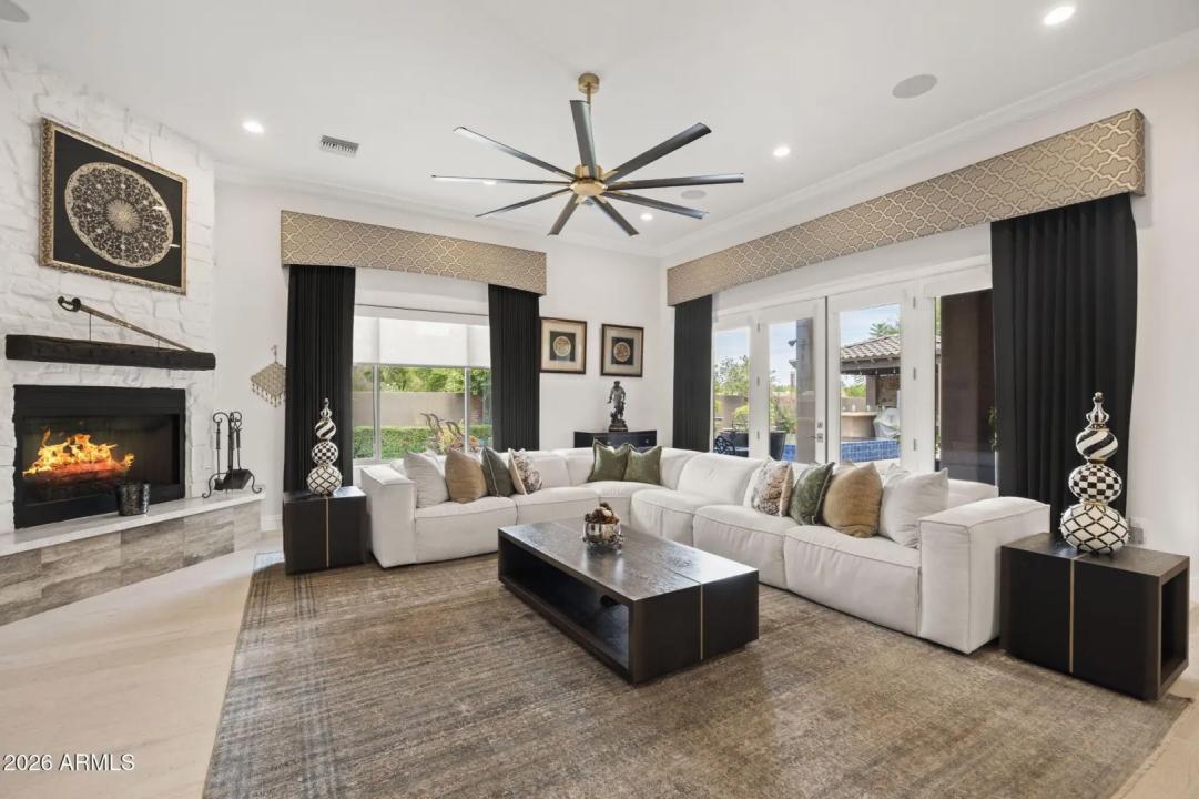 Real Estate Picture 24