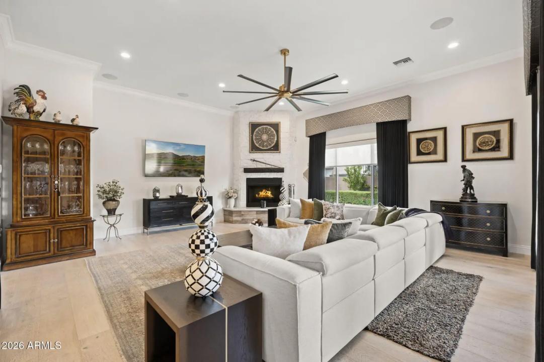 Real Estate Picture 23