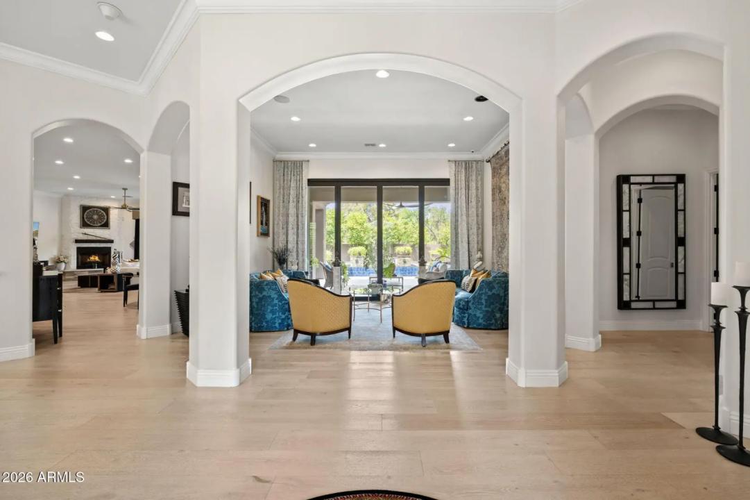 Real Estate Picture 8
