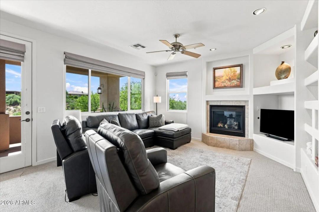 Real Estate Picture 11