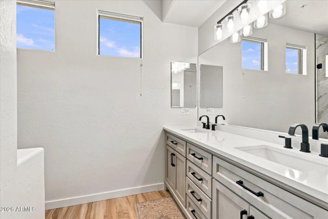 Real Estate Picture 25