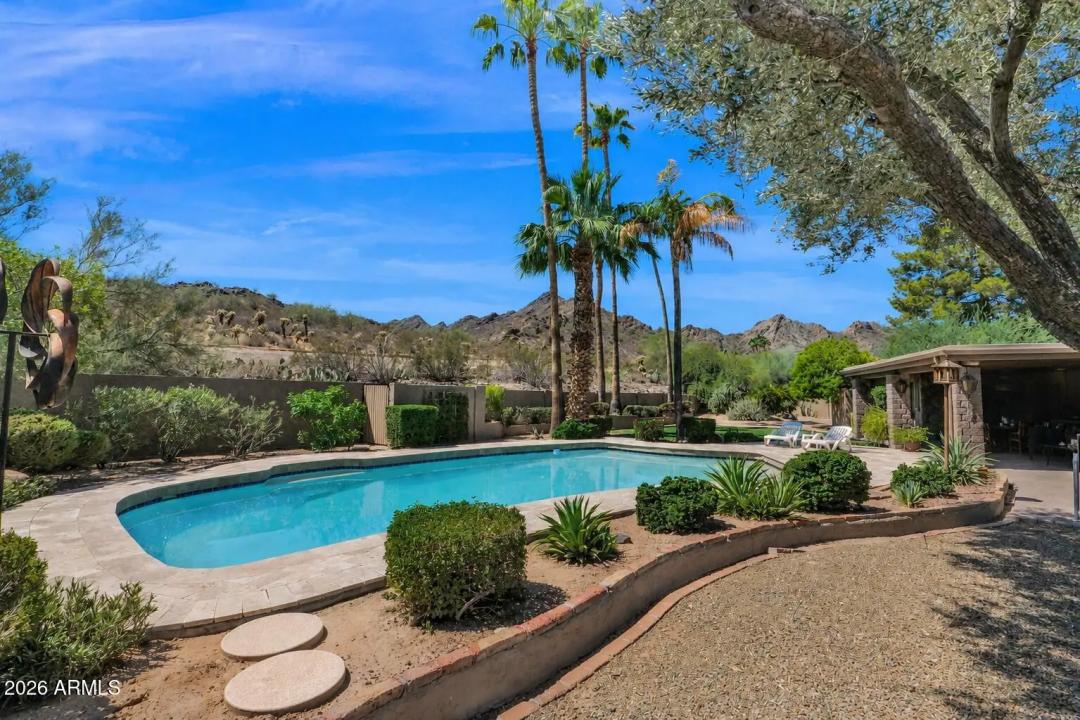 Real Estate Picture 3