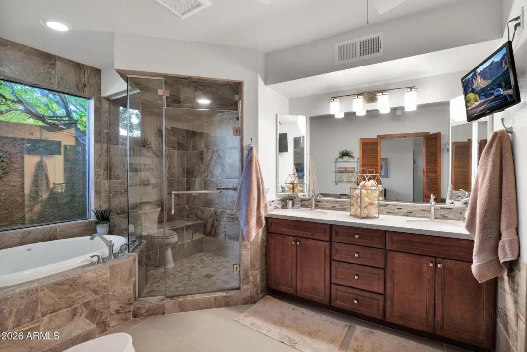 Real Estate Picture 16