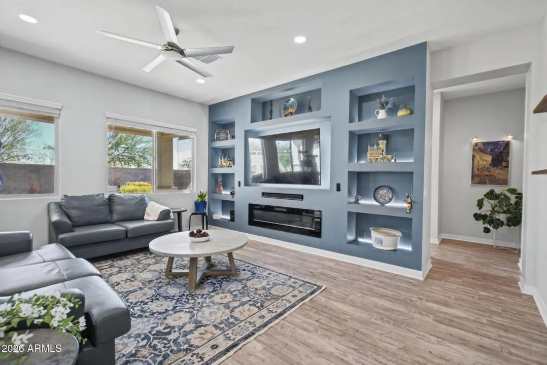 Real Estate Picture 4