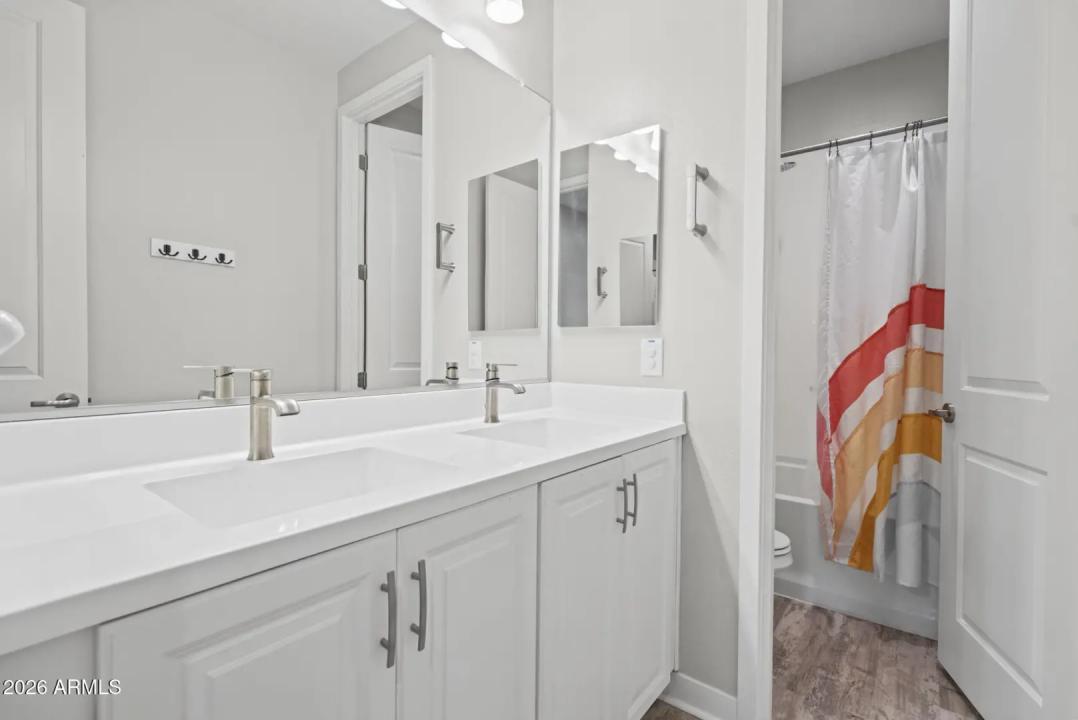 Real Estate Picture 21