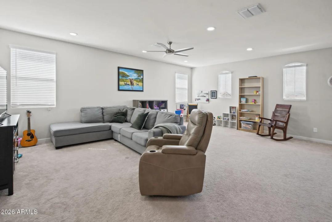 Real Estate Picture 11