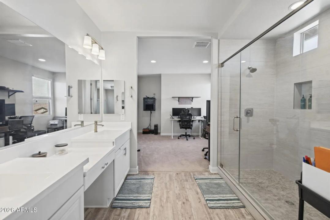 Real Estate Picture 14