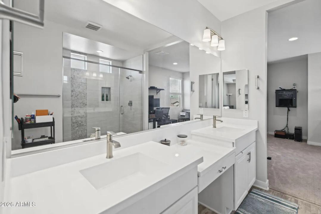Real Estate Picture 16