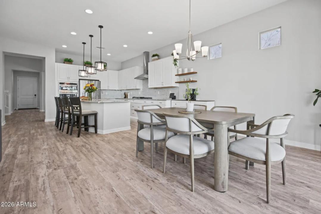 Real Estate Picture 5