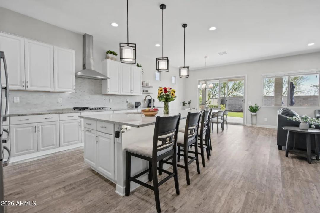 Real Estate Picture 3