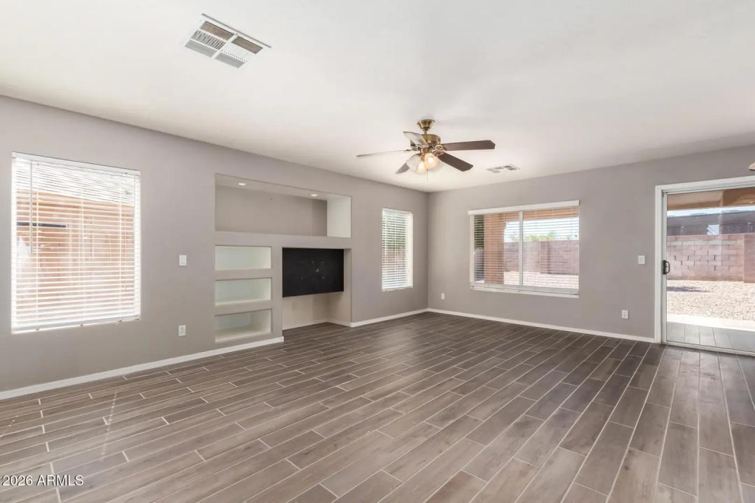 Real Estate Picture 13