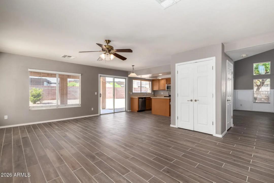 Real Estate Picture 14