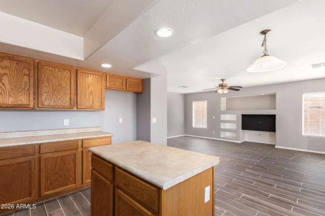 Real Estate Picture 16