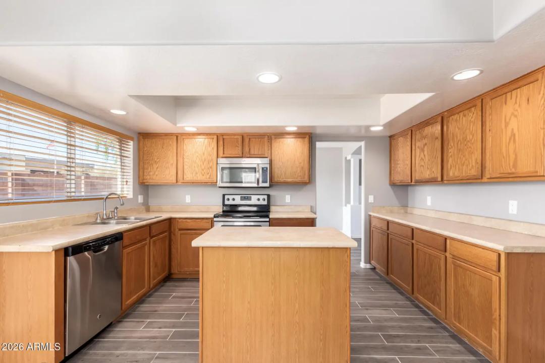 Real Estate Picture 18