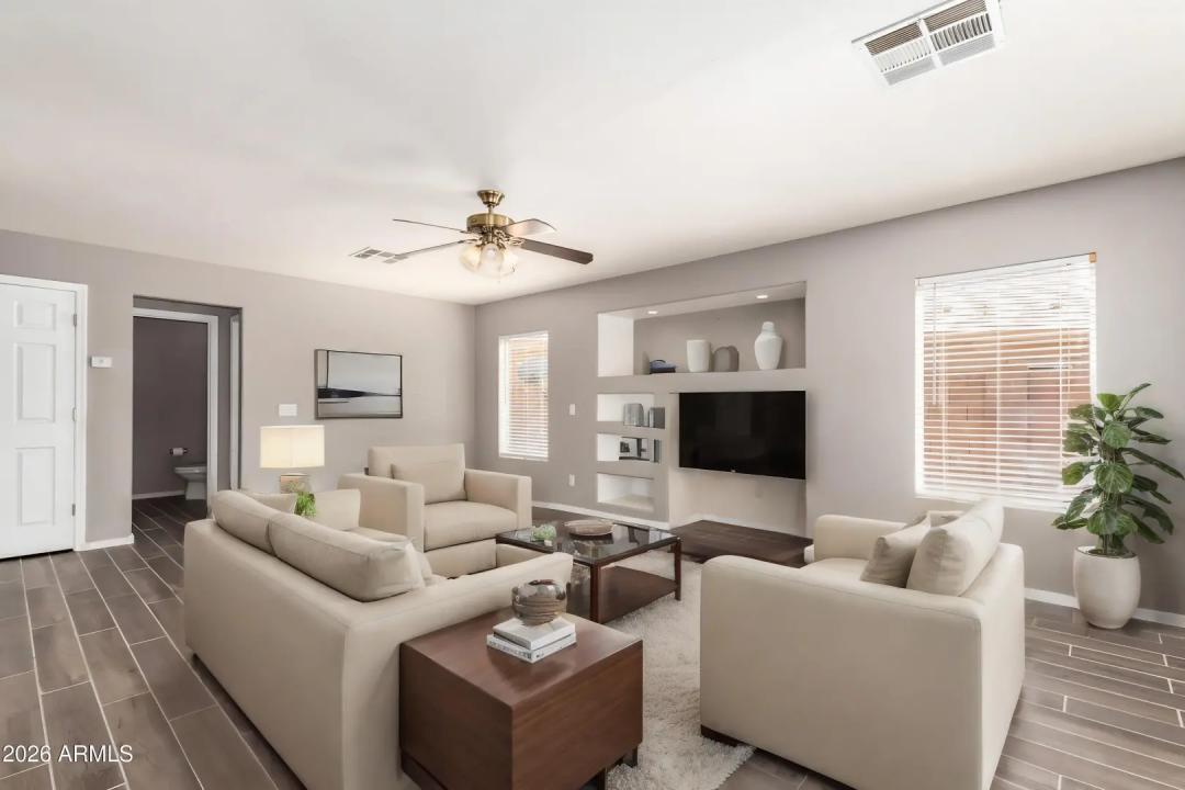 Real Estate Picture 11