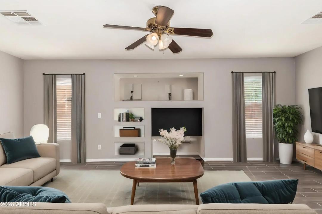 Real Estate Picture 12