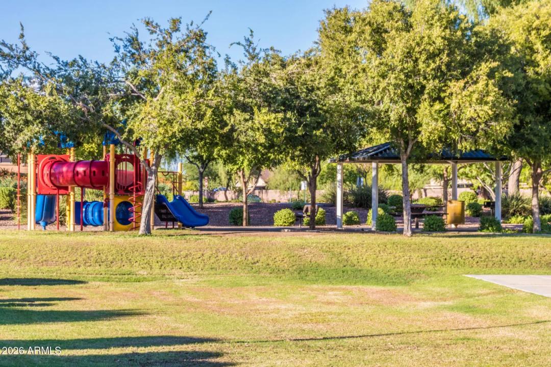 Real Estate Picture 50