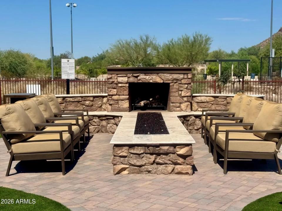 Real Estate Picture 4