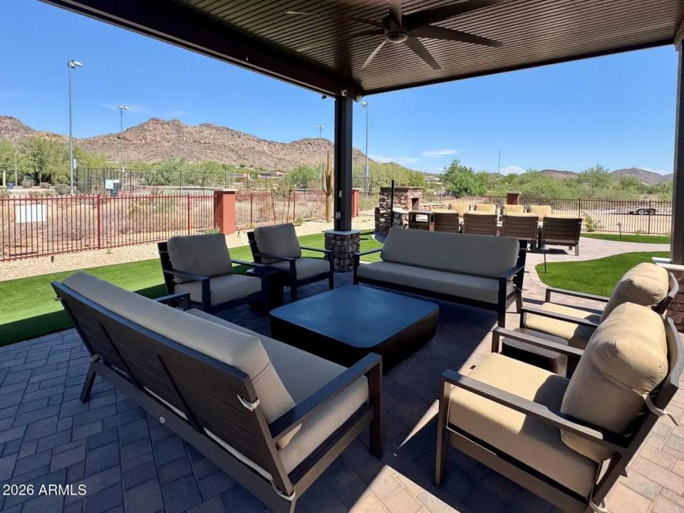 Real Estate Picture 5