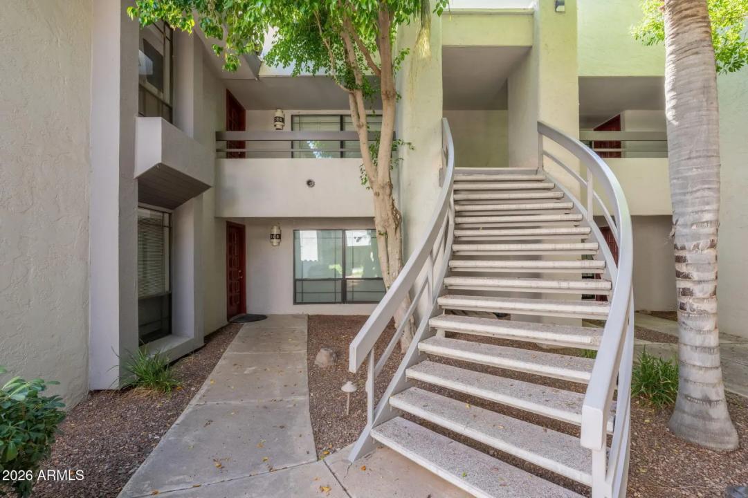 Real Estate Picture 4