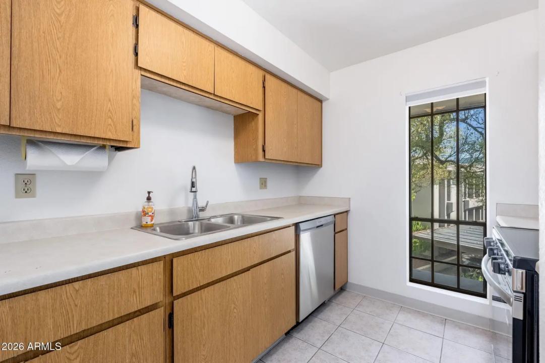Real Estate Picture 9