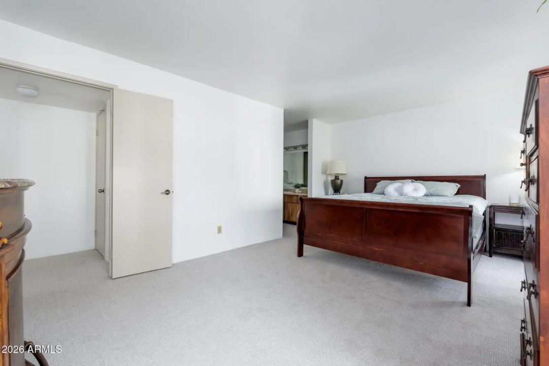 Real Estate Picture 16
