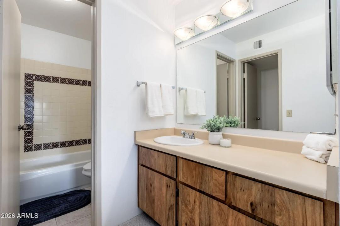 Real Estate Picture 18