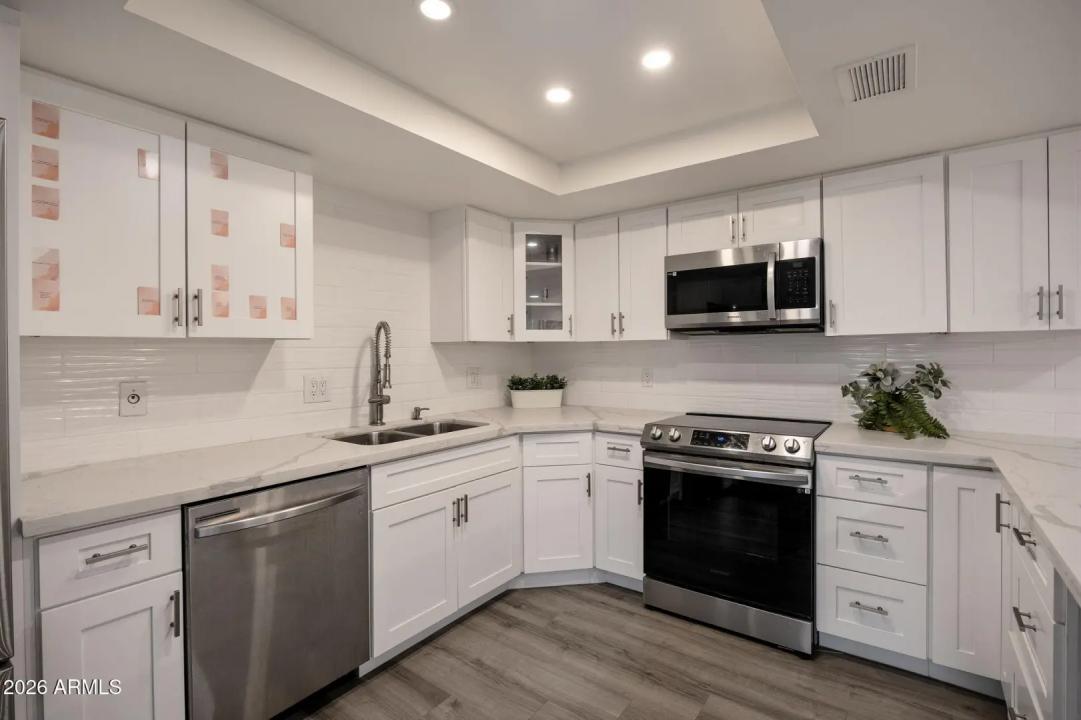 Real Estate Picture 3