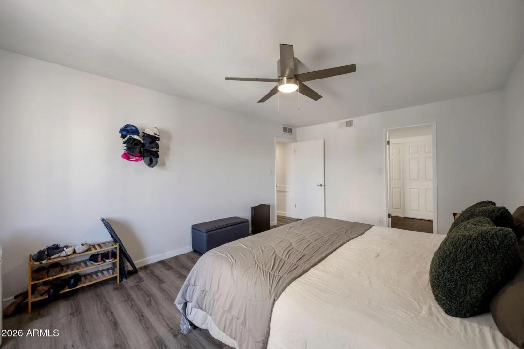 Real Estate Picture 9