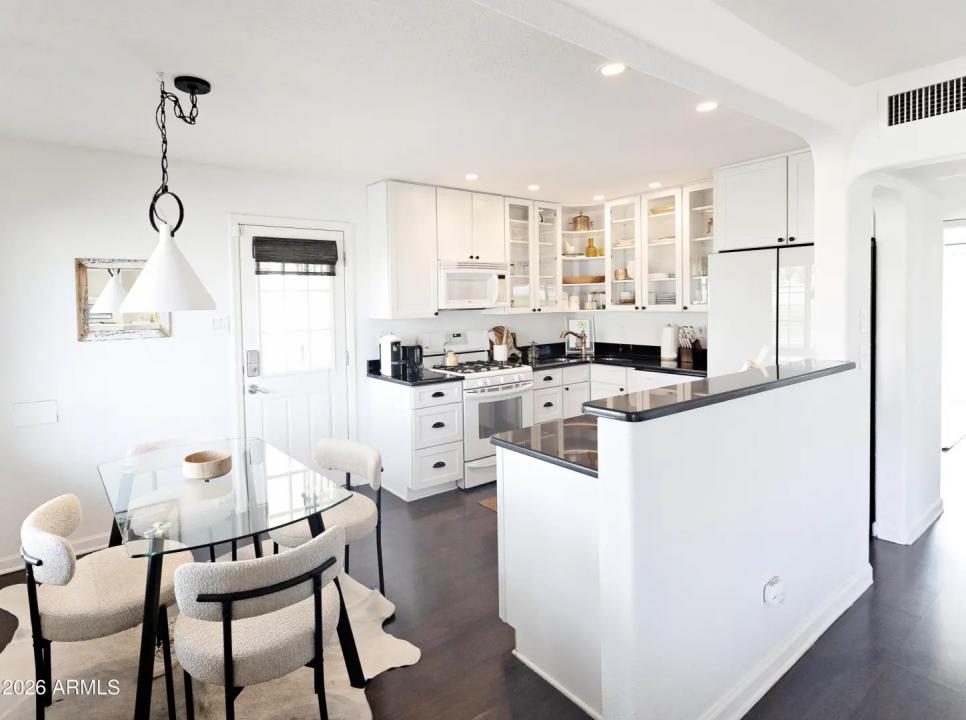 Real Estate Picture 3