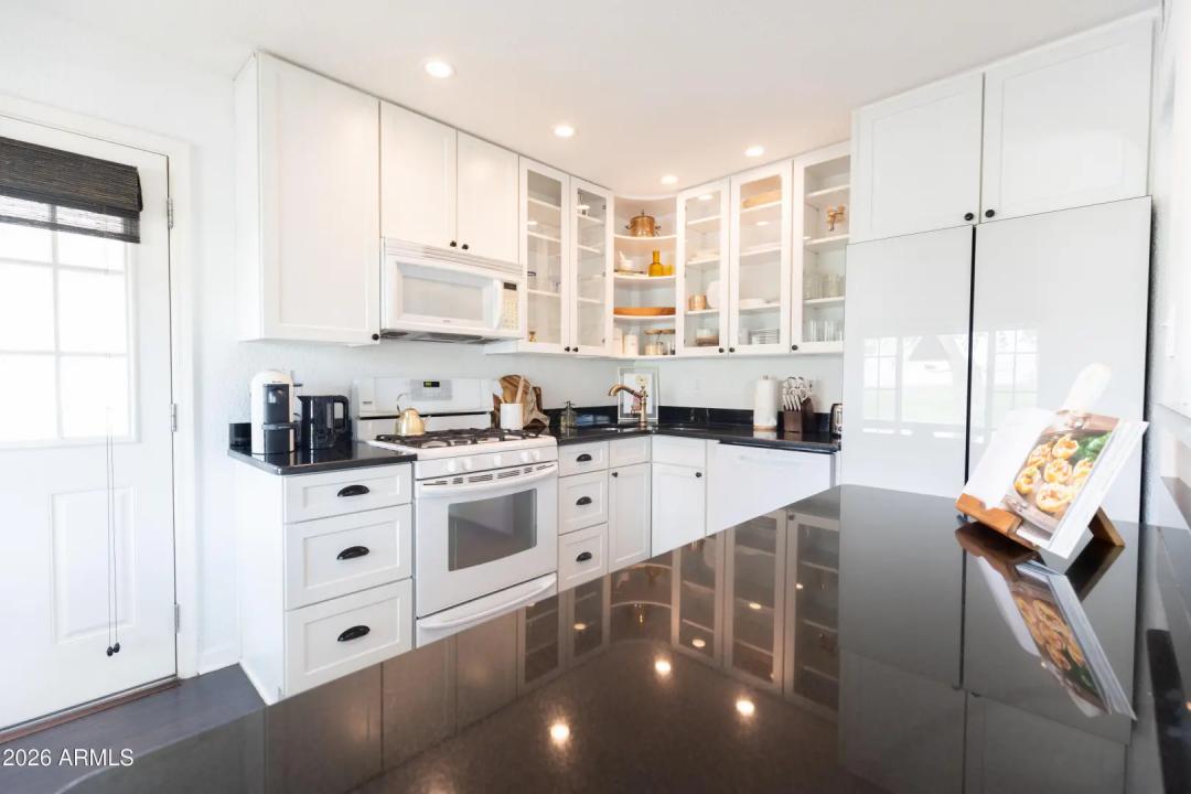Real Estate Picture 4