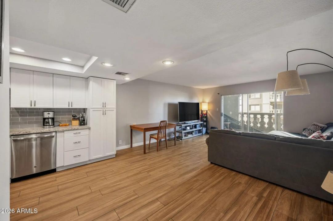 Real Estate Picture 3