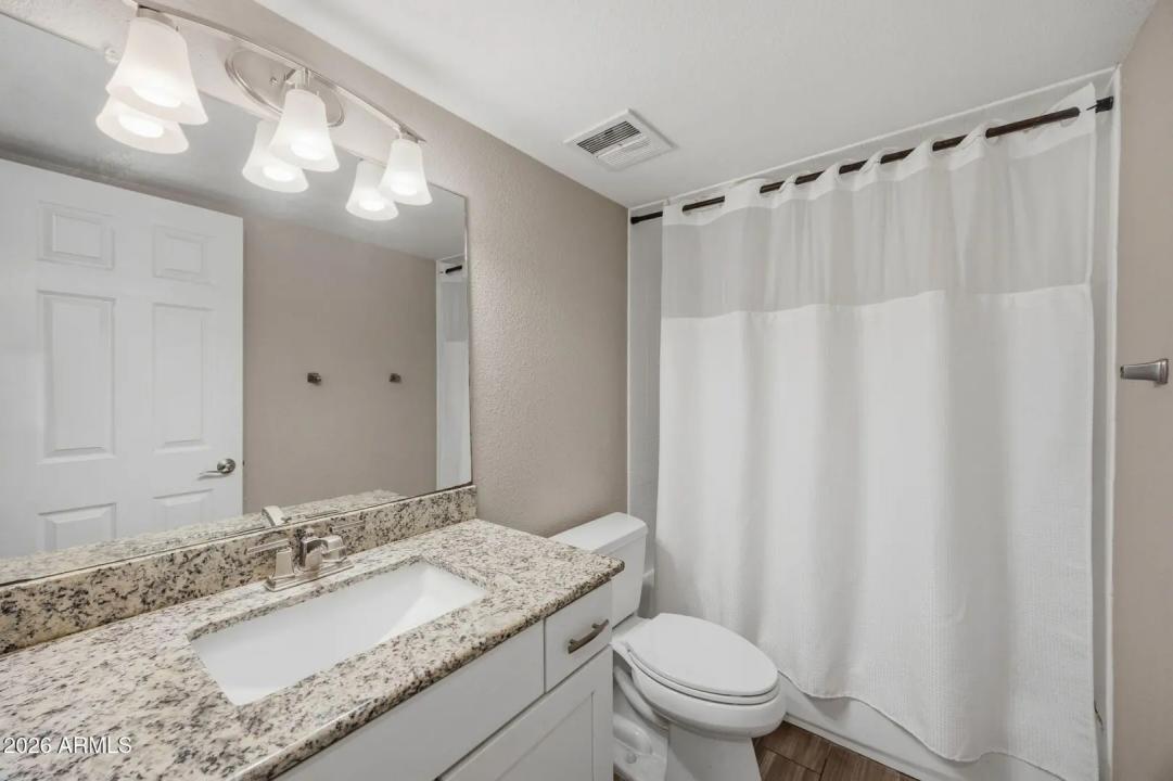 Real Estate Picture 10
