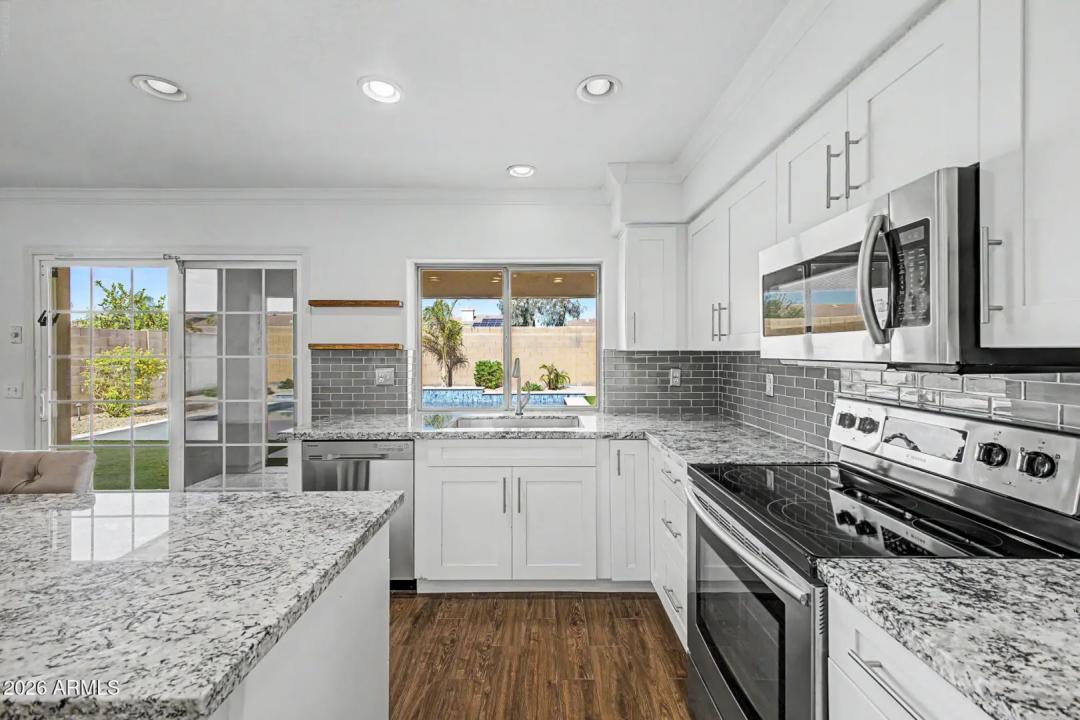 Real Estate Picture 5