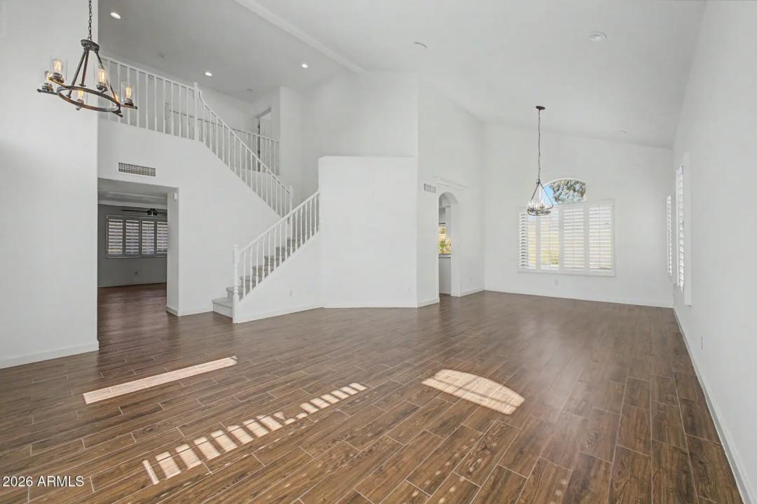 Real Estate Picture 12