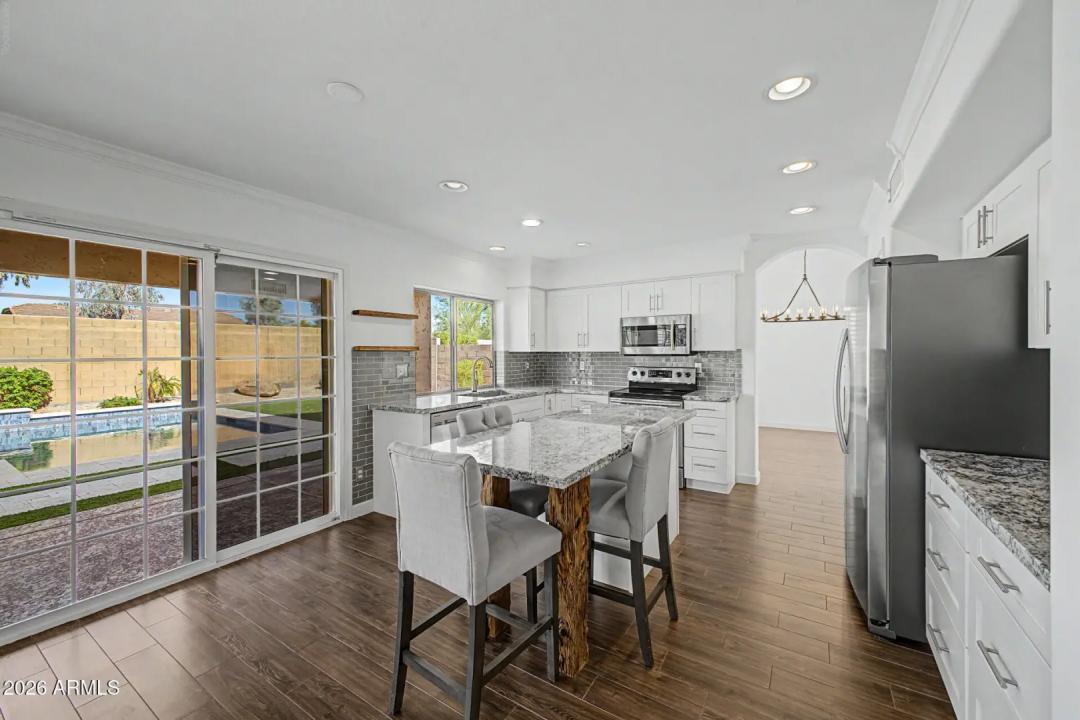 Real Estate Picture 16