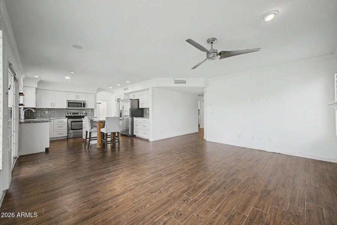 Real Estate Picture 18