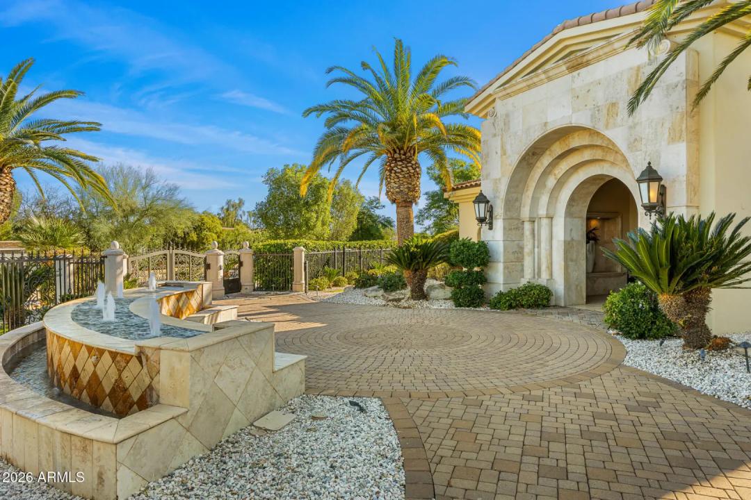 Real Estate Picture 4