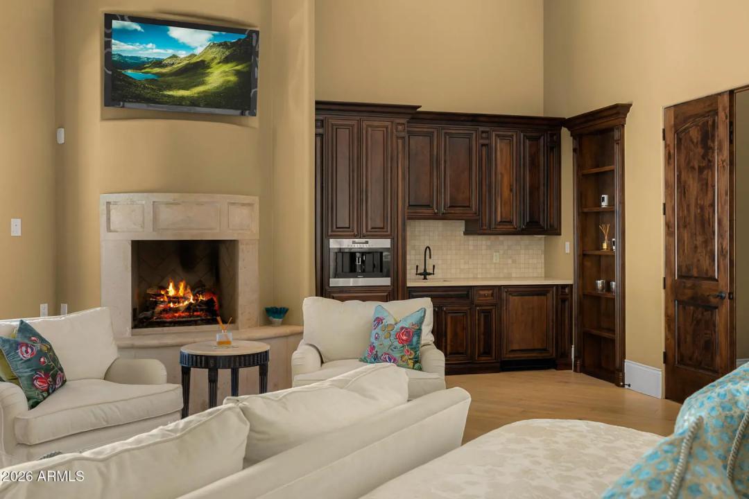 Real Estate Picture 24