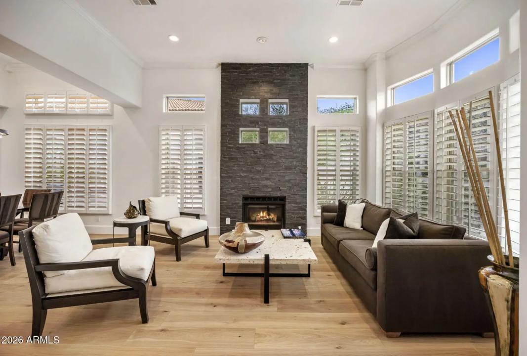 Real Estate Picture 11